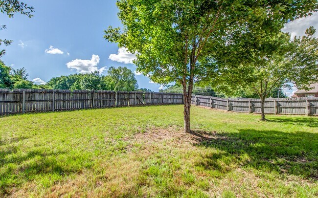 Building Photo - 9461 Hickory Dr