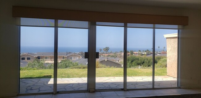 Building Photo - 204 Avenida Baja