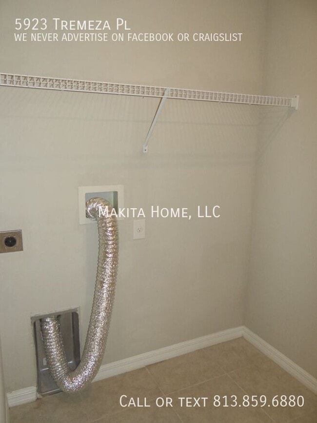 Building Photo - 5923 Tremeza Pl