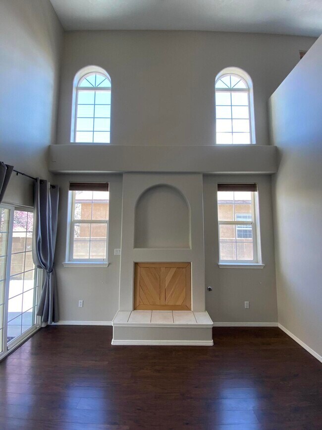 Building Photo - 7305 Peregrine Rd NE