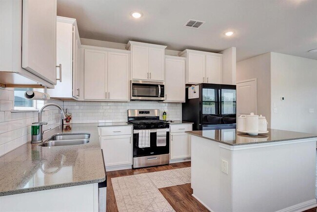 Building Photo - 6554 Marsh Ln