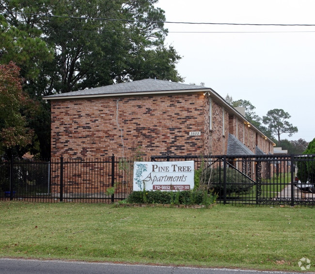 Building Photo - Pine Tree Apartments