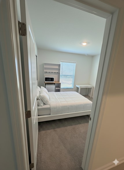 Building Photo - 5110 Magnolia Palm Dr