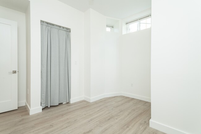 Building Photo - 1472 Tremont St