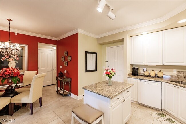 Building Photo - 2825 Palm Beach Blvd