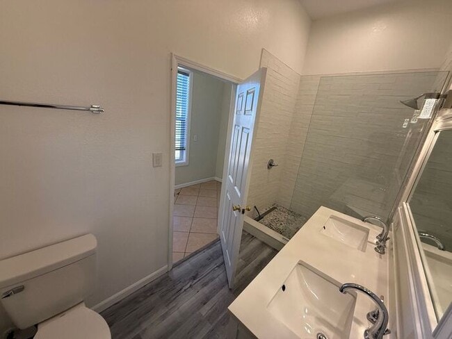 Building Photo - Pensacola - East Hill- 3 bedroom, 2 bathroom