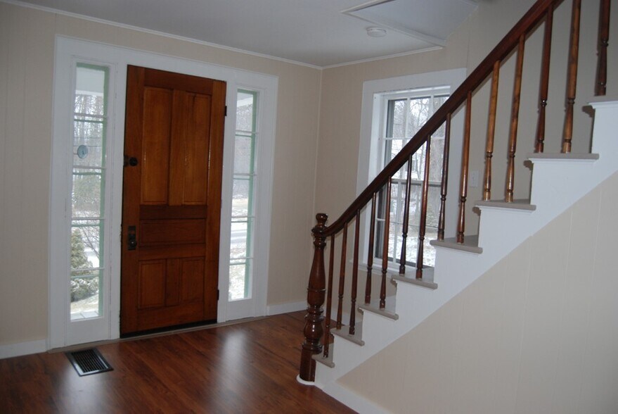 Building Photo - 21 Elm St