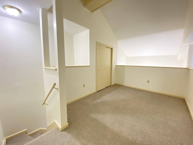 Building Photo - 521 Pine St