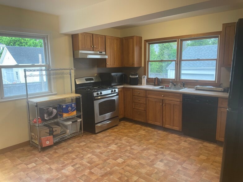 Building Photo - 112 Howard St