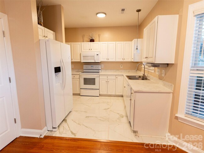 Building Photo - 1990 Trace Creek Dr