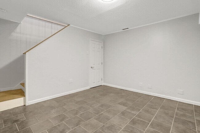 Building Photo - 2 Bedroom 2 Bathroom Condo Available for Rent