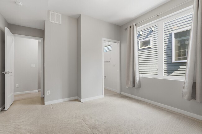 Building Photo - 1295 Osceola St