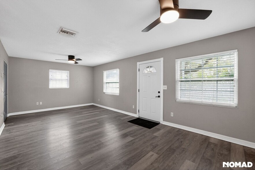 Building Photo - 516 3rd Ave NE