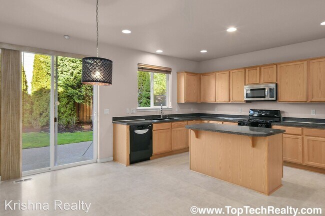 Building Photo - 4 br, 2.5 bath House - 15955 SW Towhee Ln