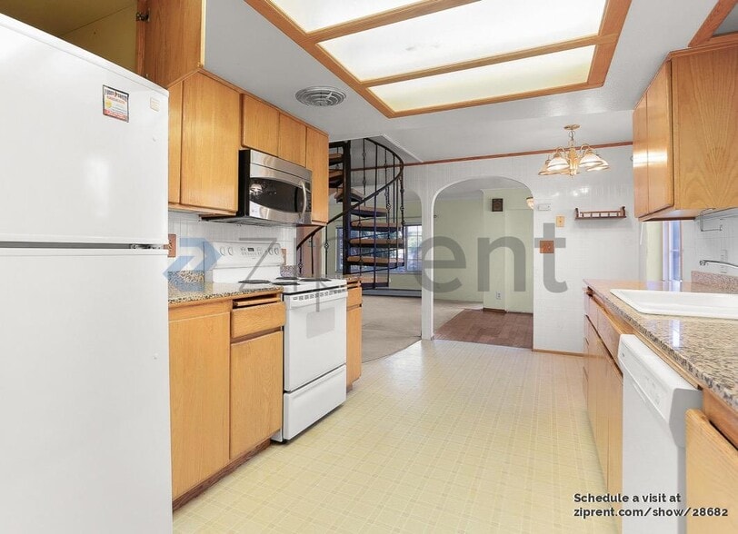 Building Photo - Unit