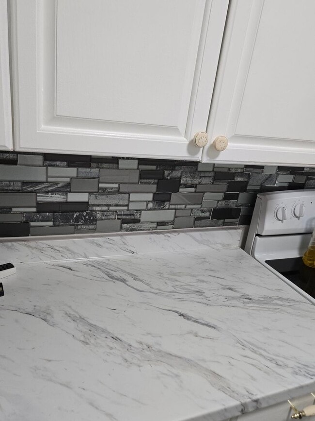 Building Photo - 77 Juniper Rd