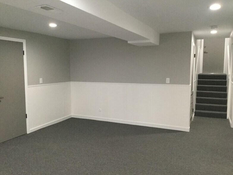 Building Photo - 2194-4300 4300 S St