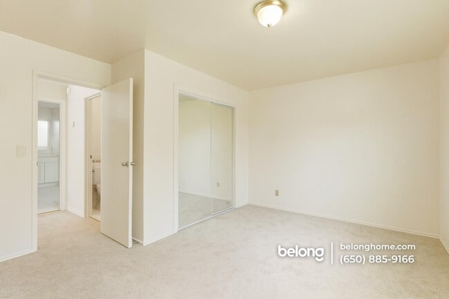 Building Photo - 210 N Delaware St