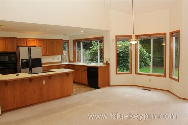 Building Photo - 4 Bed, 3 Bath Home w/ 1 Bed and 1 Full Bath on Main Near Bethany/Rock Creek