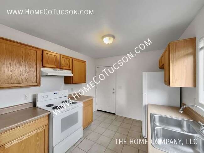 Building Photo - 750 W 41st St