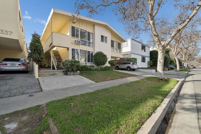 Building Photo - 333 Rexford Dr