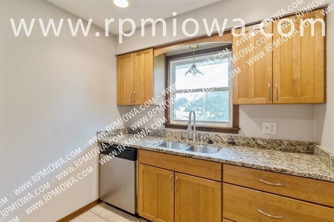 Building Photo - RANCH HOME IN ANKENY!! 3 Bed, 1 Bath home ...