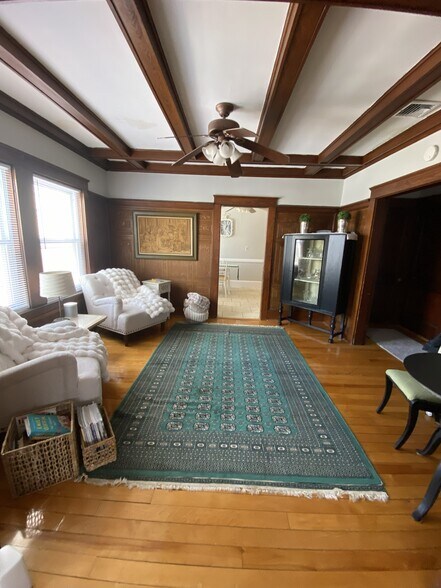 Building Photo - 281 N Main St