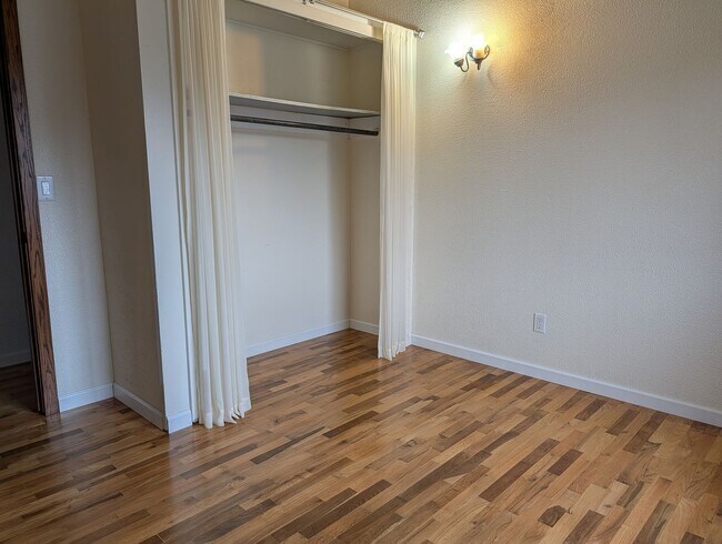 Building Photo - 825 N Laventure Rd