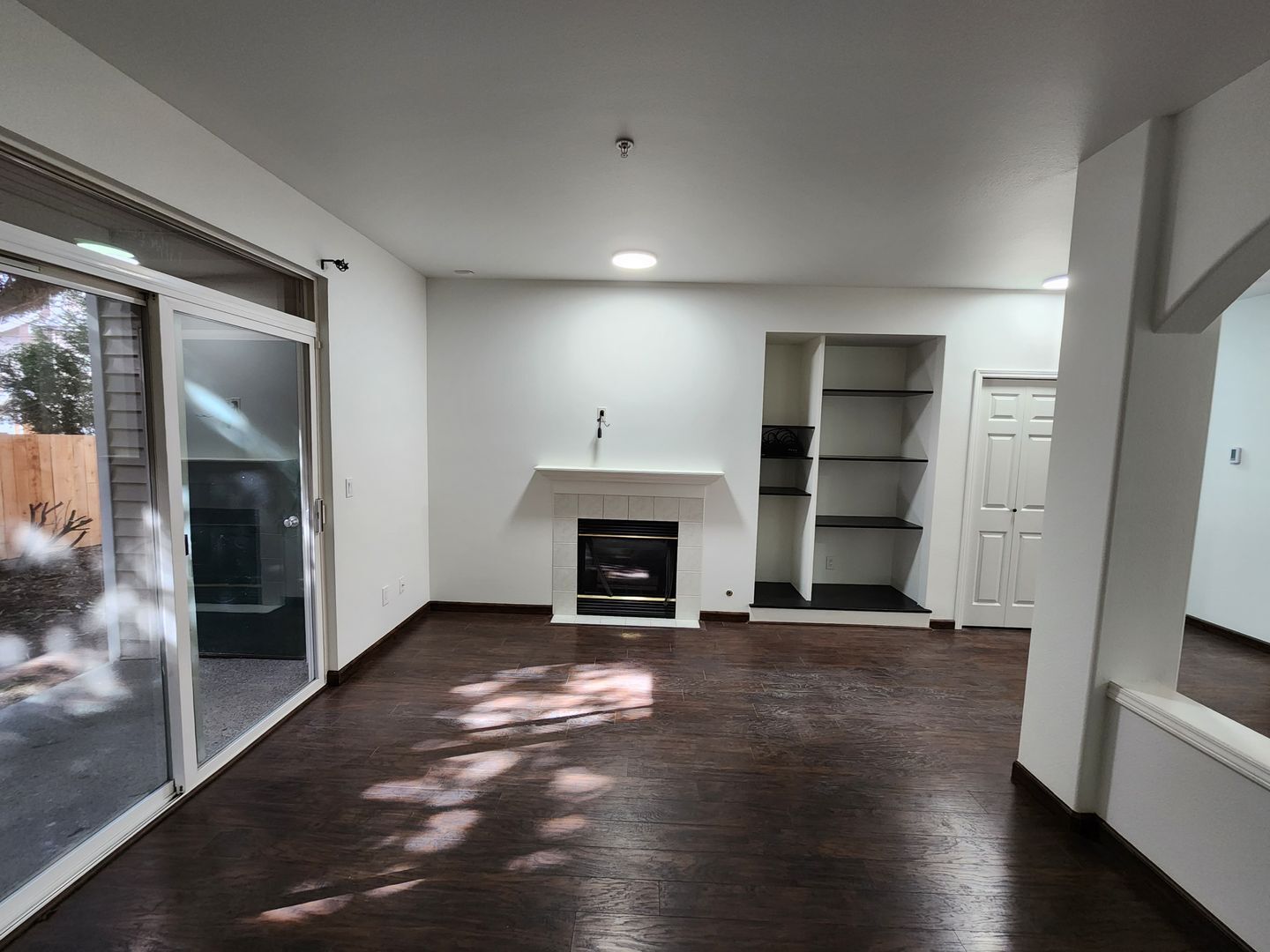 Building Photo - Renovated 3 Bedroom Condo