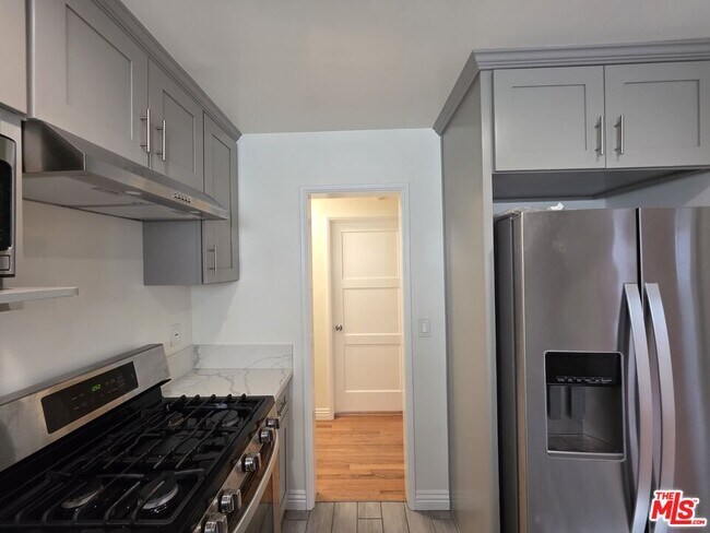 Building Photo - 102 Gaviota Ave