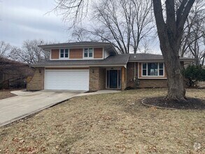 Building Photo - Executive home for rent! Excellent locatio...