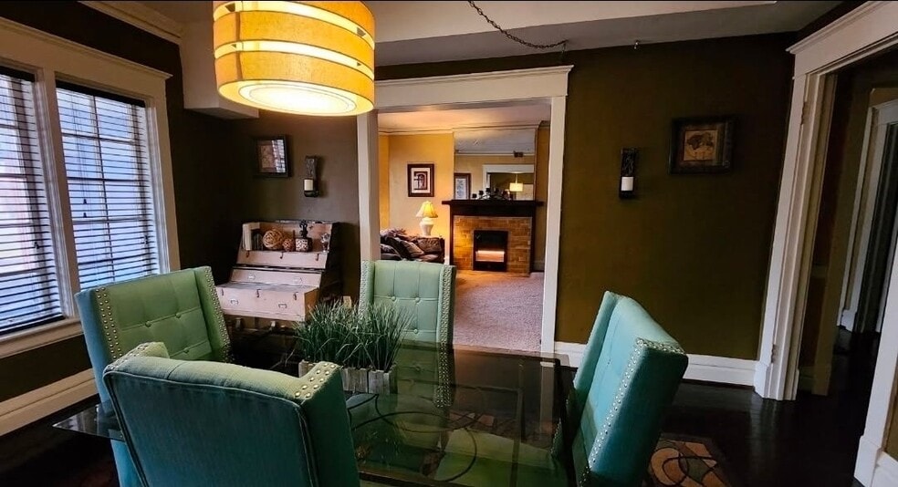 Building Photo - 125 S 5th St