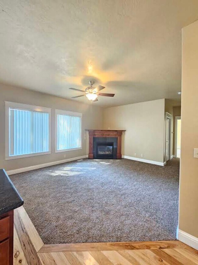 Building Photo - Meridian 5 Bedroom Home - Move in Special!...