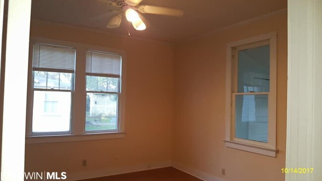 Building Photo - 304 W Orange Ave