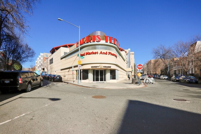 Building Photo - Spacious 2BR/2.5BA Townhouse-Style Condo in Gated Mount Pleasant Community