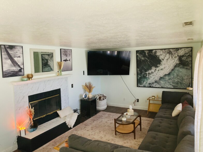 Primary Photo - 1545 S Ash Creek Dr