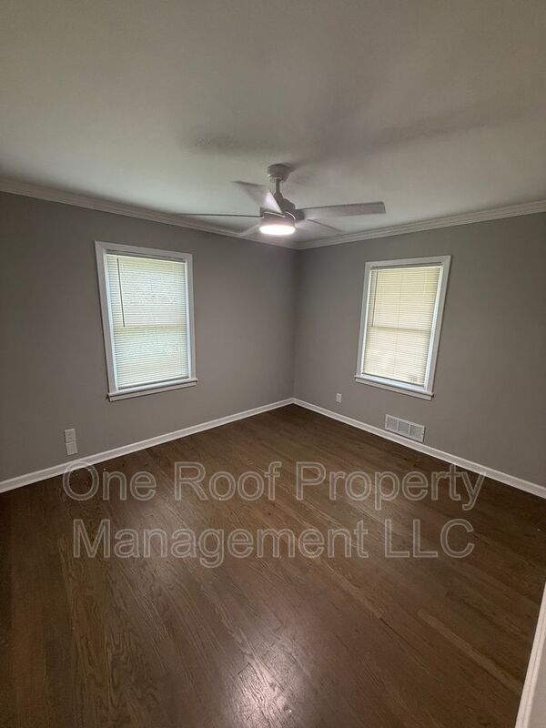 Building Photo - 102 E 96th St