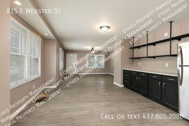 Building Photo - 815 E Webster St