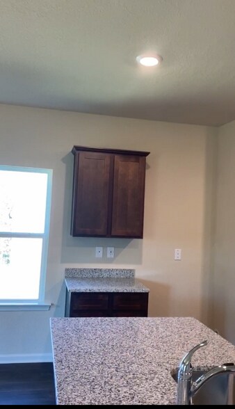 Building Photo - 3831 Saddle Hill Way