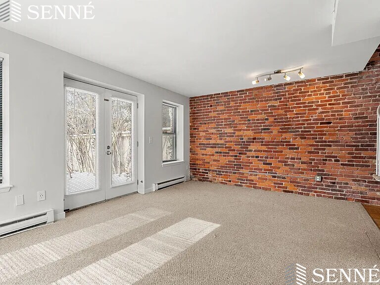 Building Photo - 71 Fulkerson St