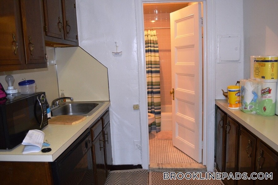 Building Photo - 1223 Beacon St