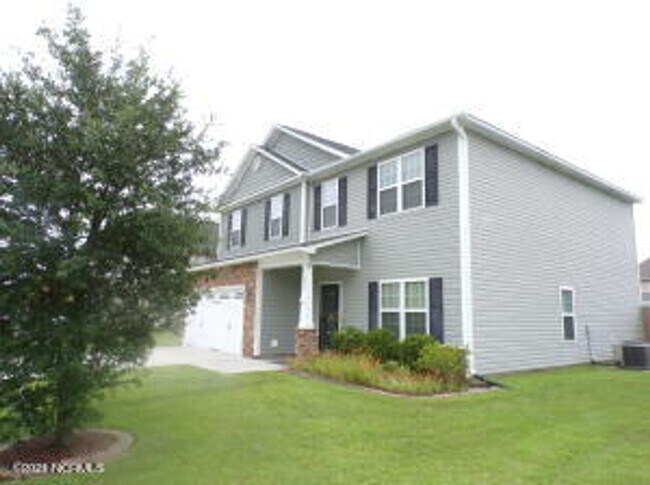 Building Photo - 4 Bedroom 2.5 Bathroom home located in Carolina Subdivision