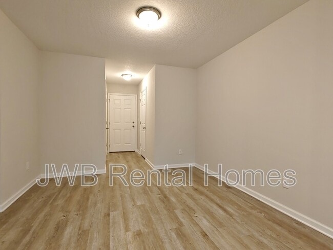 Building Photo - 8006 Dandy Ave