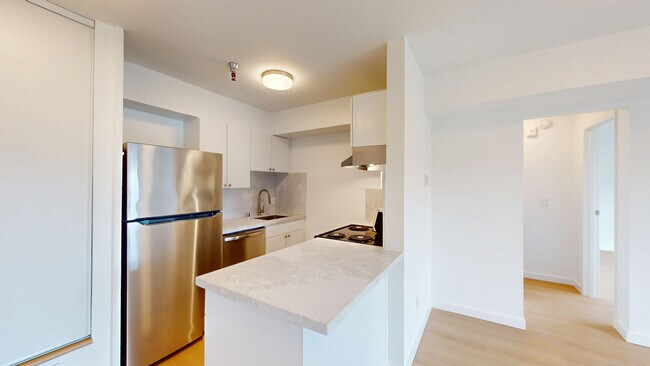 Building Photo - 2037 Castro St