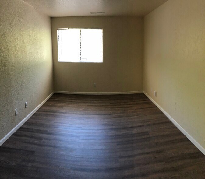 Building Photo - 2524 Winchester Dr