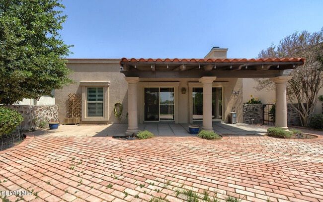 Building Photo - 6167 Los Felinos Cir