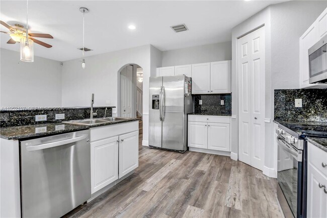 Building Photo - 2540 SW 85th Terrace