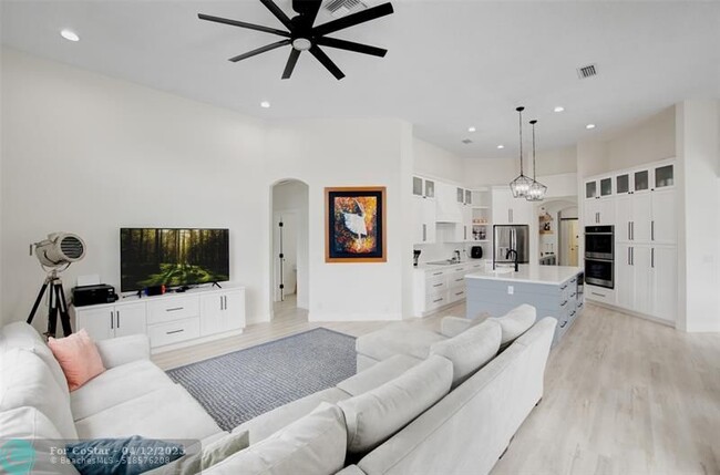 Building Photo - 2563 Jardin Ln