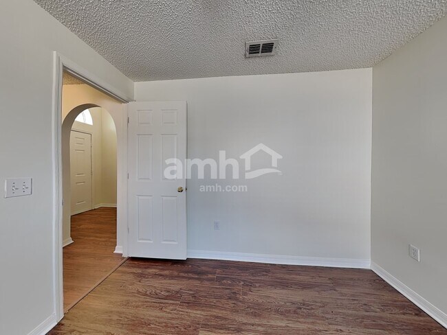 Building Photo - 16019 Horizon Ct