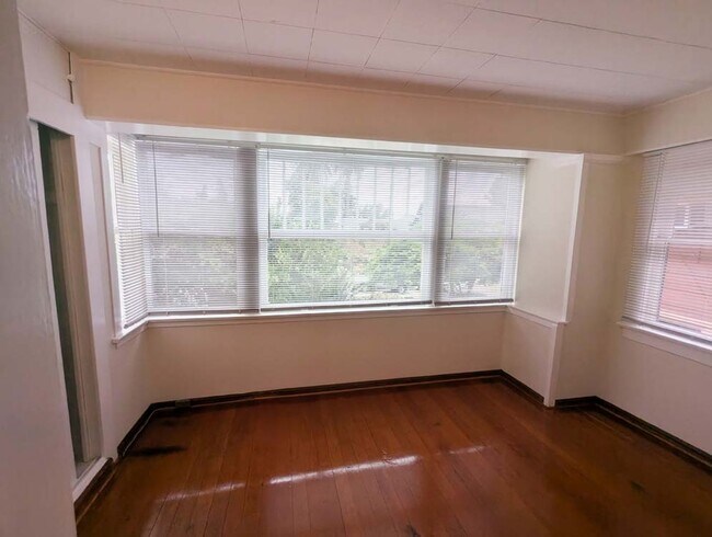 Building Photo - 1421 Kellam Ave